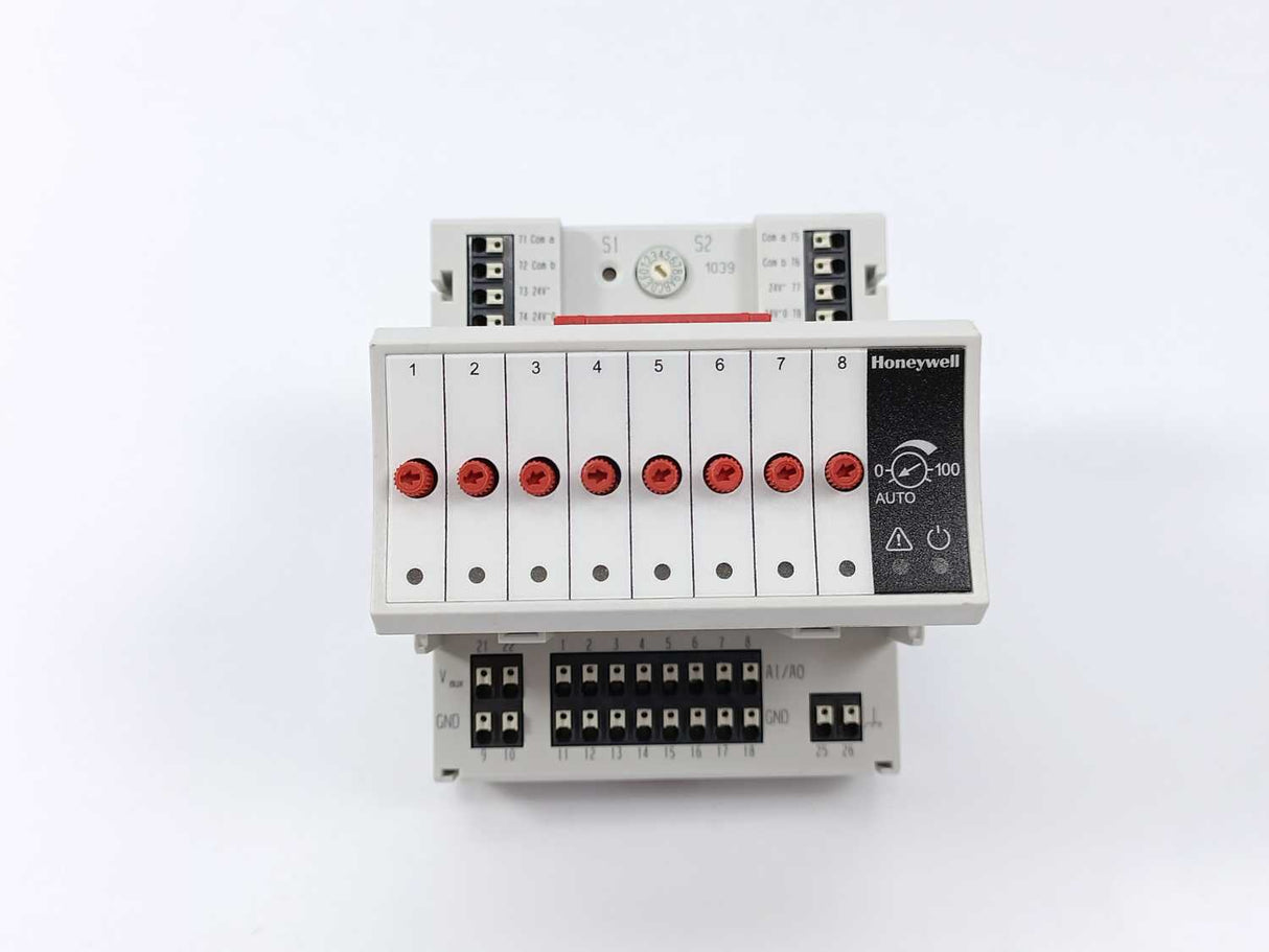 Honeywell XFR822A Analog Output Module w/ XS821-22 Base