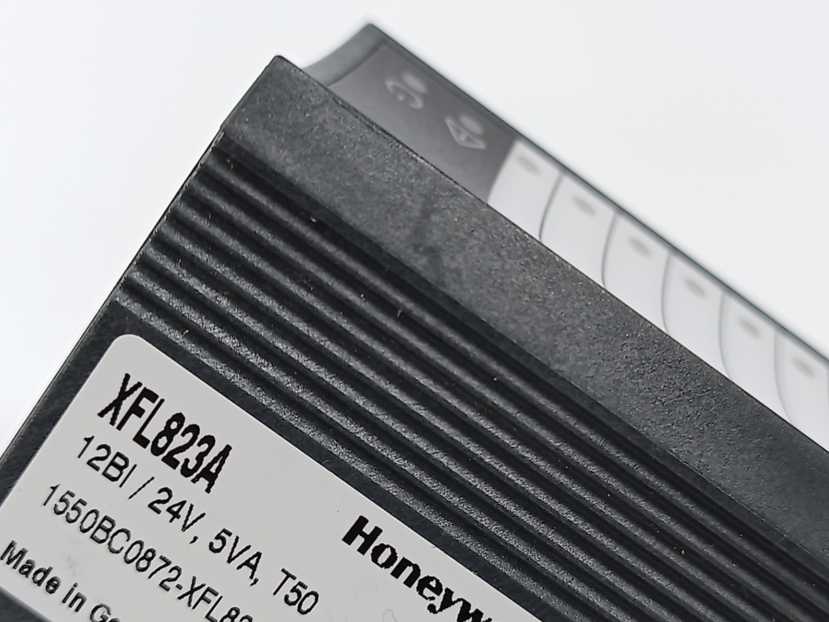 Honeywell XFL823A Binary Input Module w/ XS823 Base
