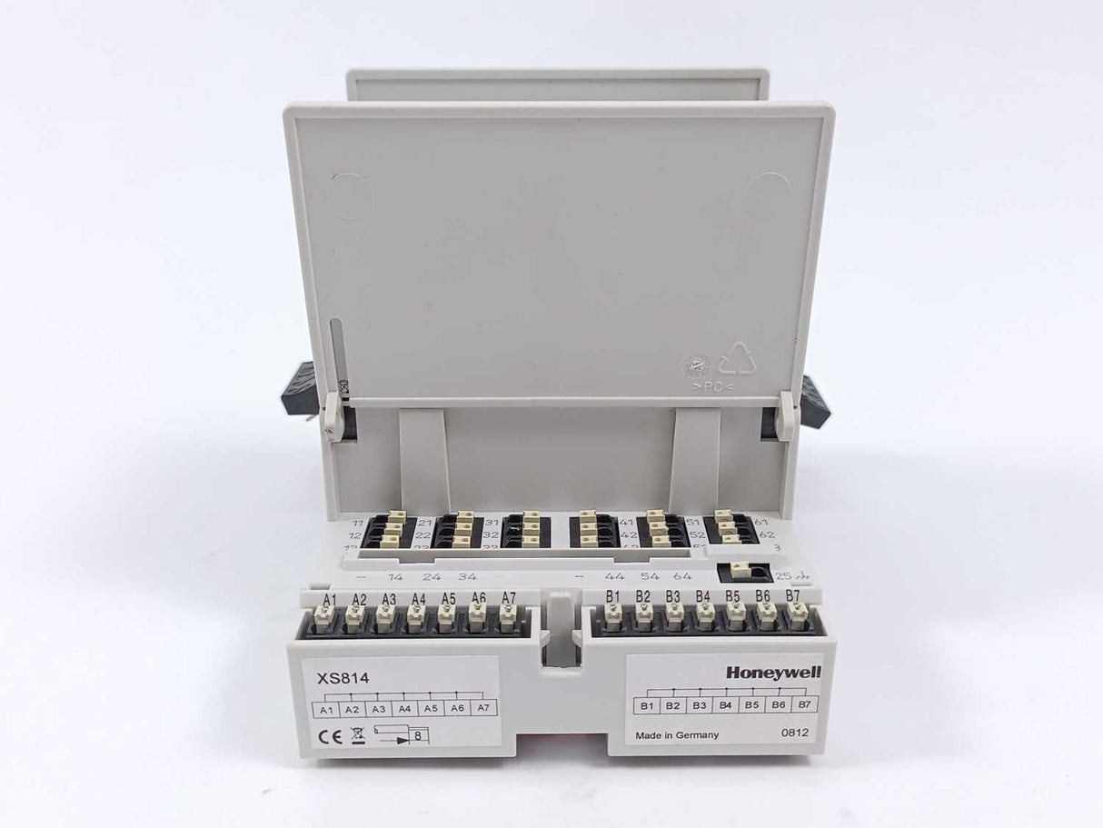 Honeywell XFL824A Binary Input Module With Base XS824-25