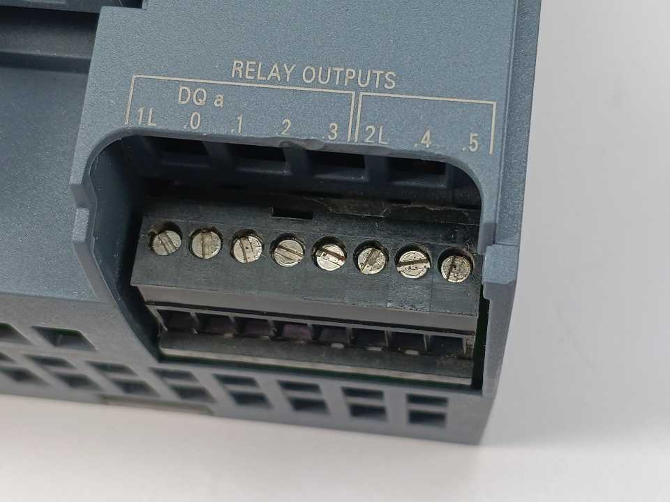 Siemens 6ES7 212-1BD30-0XB0 SIMATIC S7-1200 CPU 1212C AC/DC/RLY