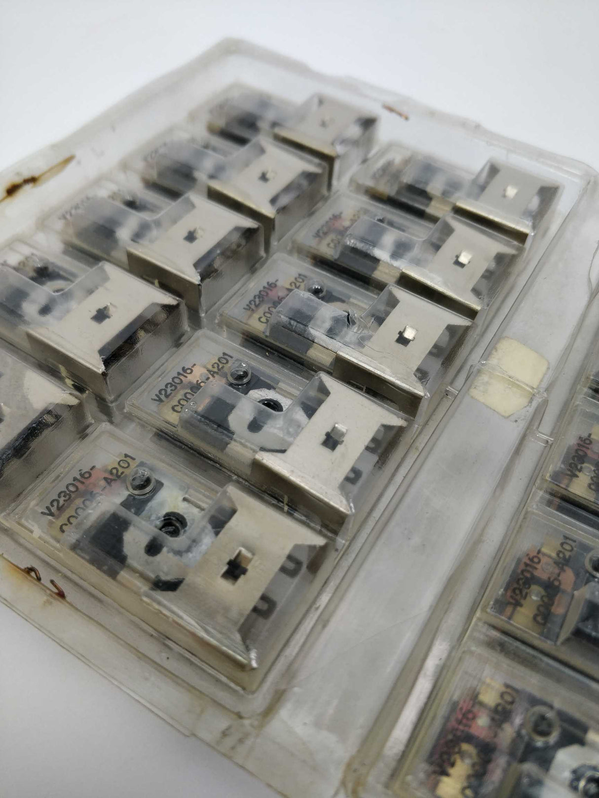 Siemens V23016-C0006-A201 Miniature Power Relay. Coil type 24VDC