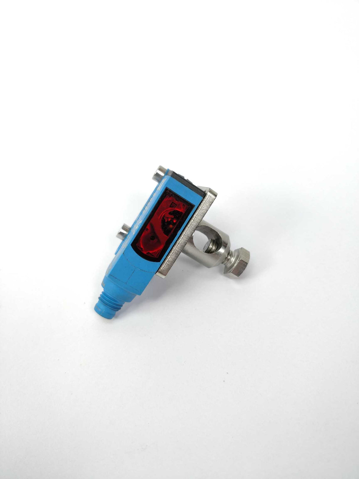SICK 1058230 WTB9L-3P2261 Sensor with mount