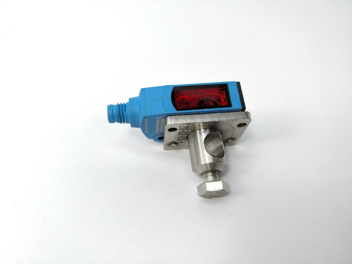 SICK 1058230 WTB9L-3P2261 Sensor with mount