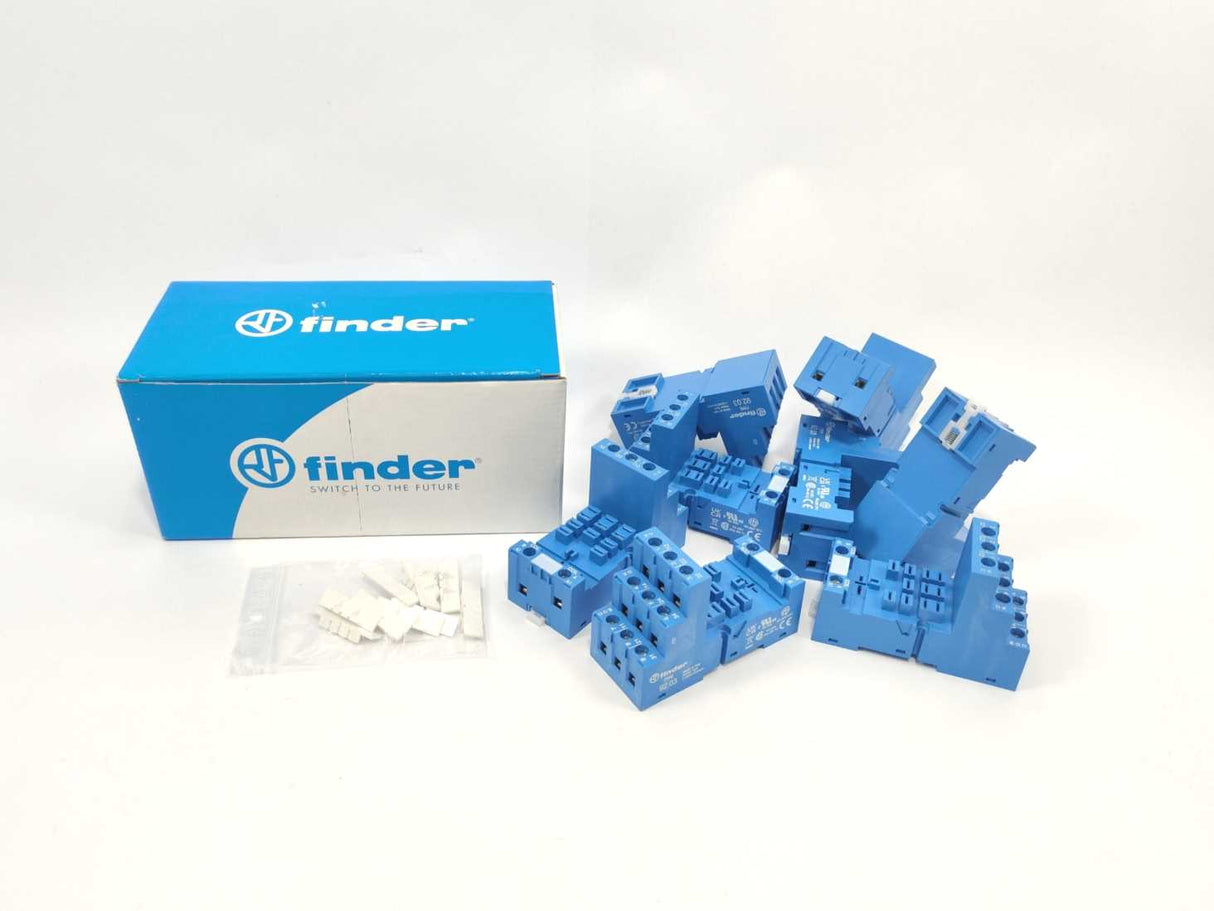 Finder 92.03 Socket with screw clamps 8pcs
