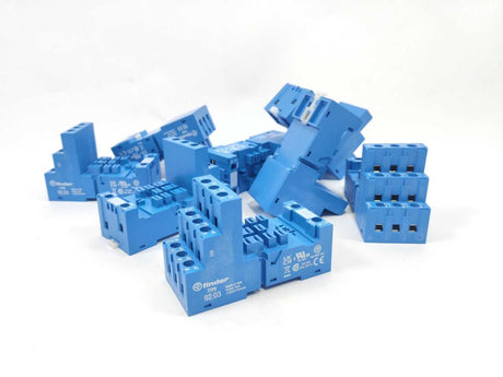 Finder 92.03 Socket with screw clamps 8pcs