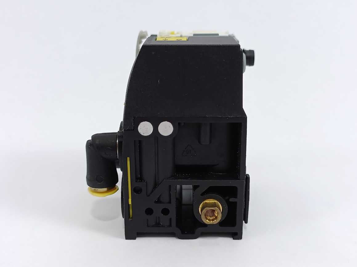 Parker P2D8V32C5 Valve Module Solenoid Pilot + P2M2BXV0A Intermediate Supply