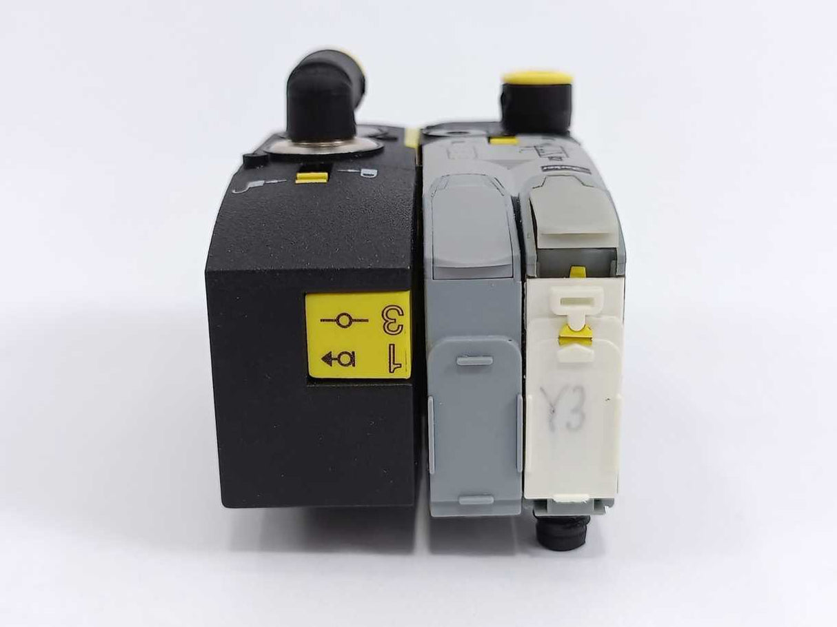 Parker P2D8V32C5 Valve Module Solenoid Pilot + P2M2BXV0A Intermediate Supply