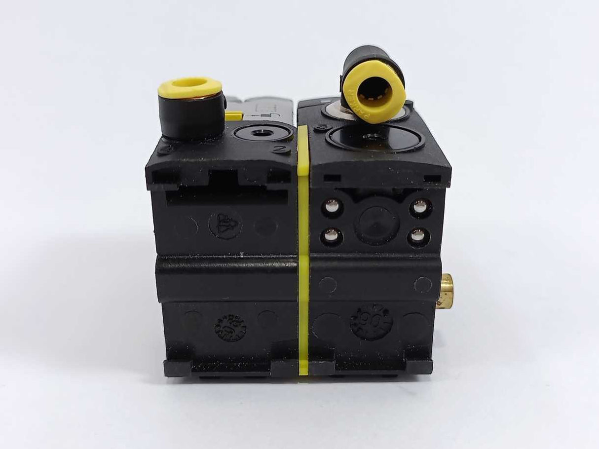 Parker P2D8V32C5 Valve Module Solenoid Pilot + P2M2BXV0A Intermediate Supply