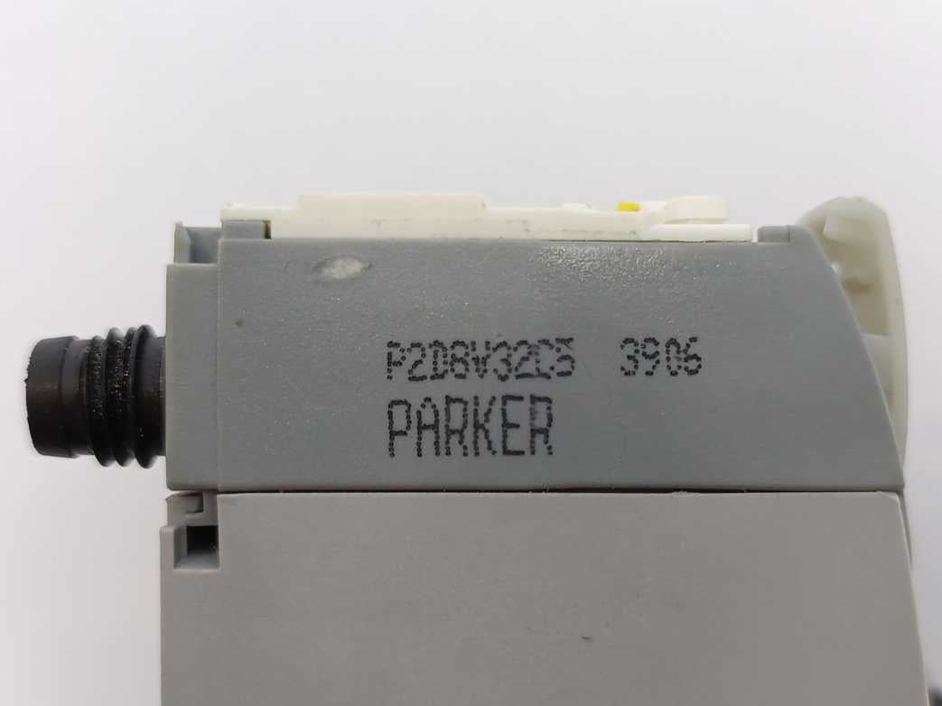 Parker P2D8V32C5 Valve Module Solenoid Pilot + P2M2BXV0A Intermediate Supply