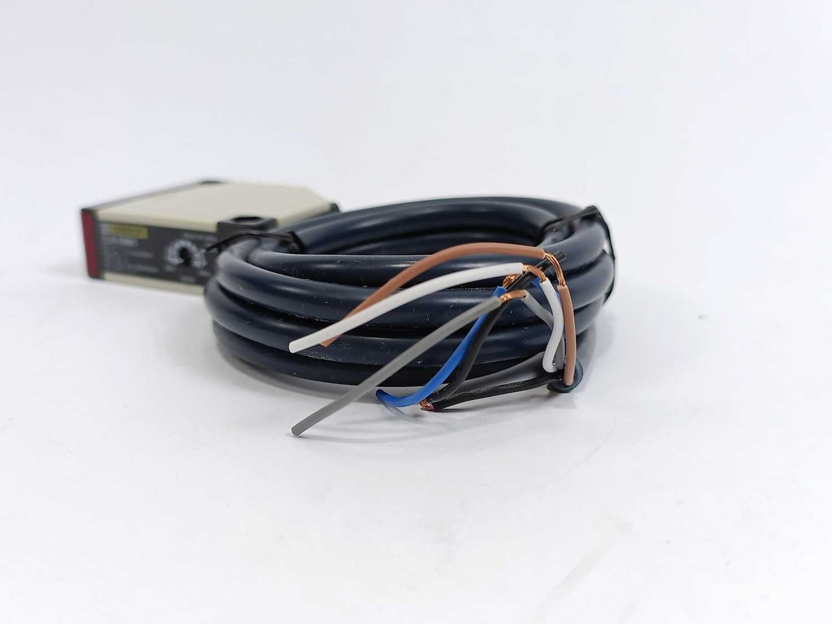 OMRON E3JK-R4M1 Photoelectric Sensor