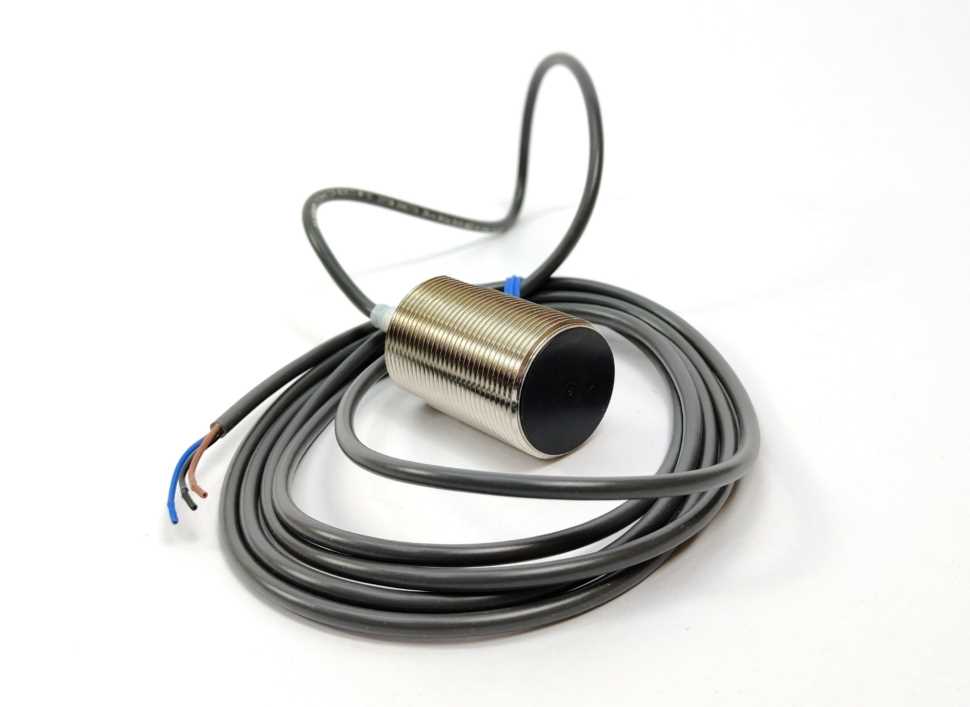 OMRON E2A-M30KS15-WP-B1 Proximity Sensor