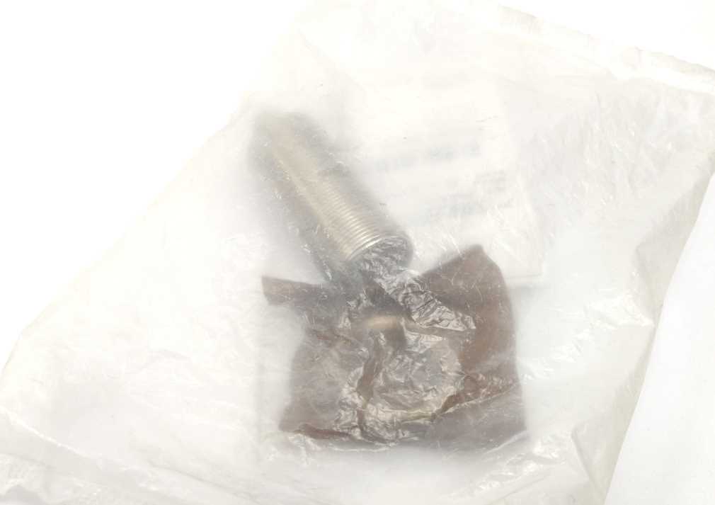 OMRON E2E2-X10Y1-M4 Proximity Sensors