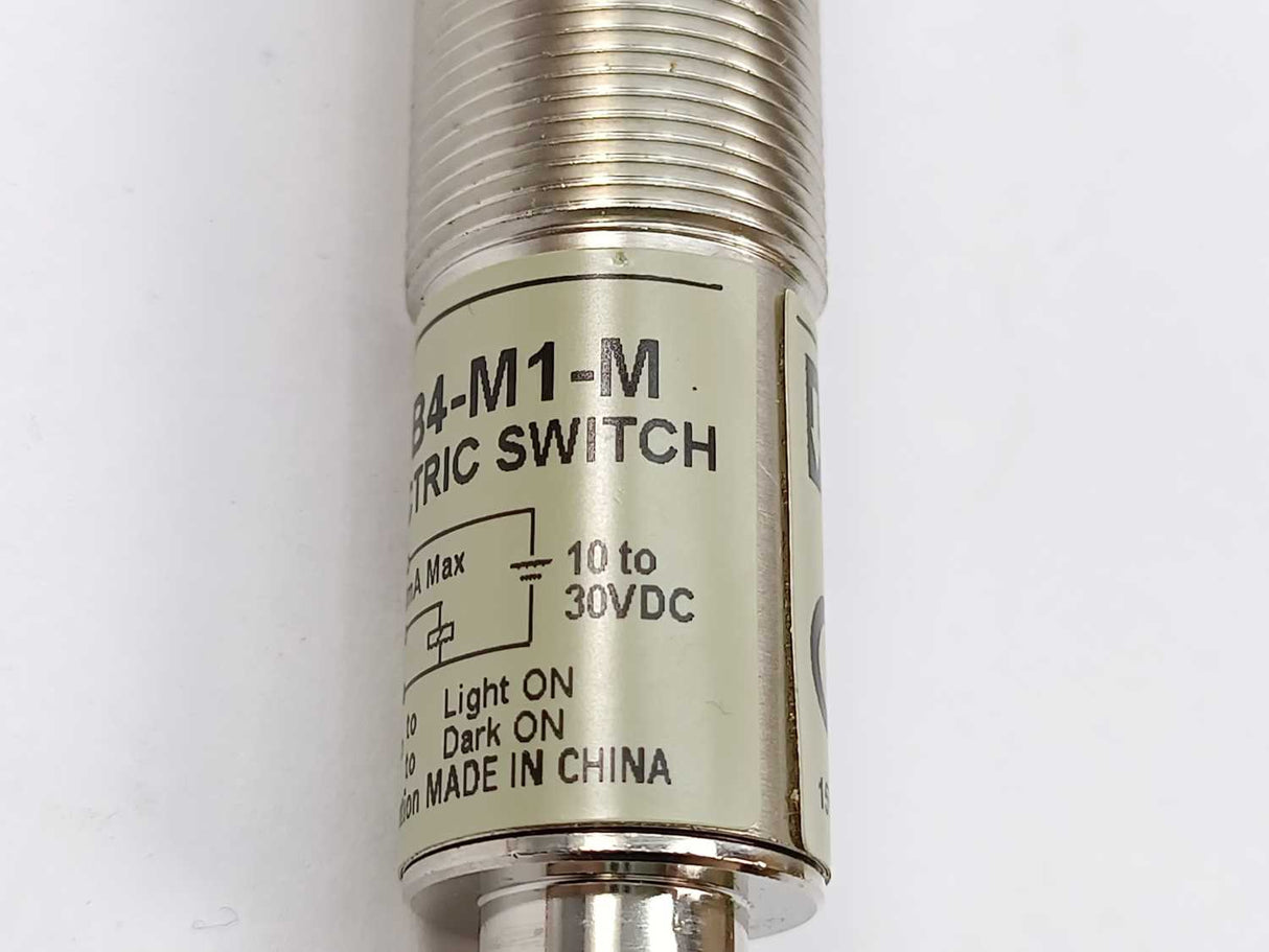 OMRON E3F2-D1B4-M1-M Photoelectric Sensors