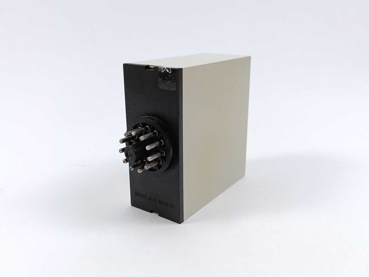 Electromatic SA 105 220 8-180 sec. 220 VAC Relay. Delay on Operate