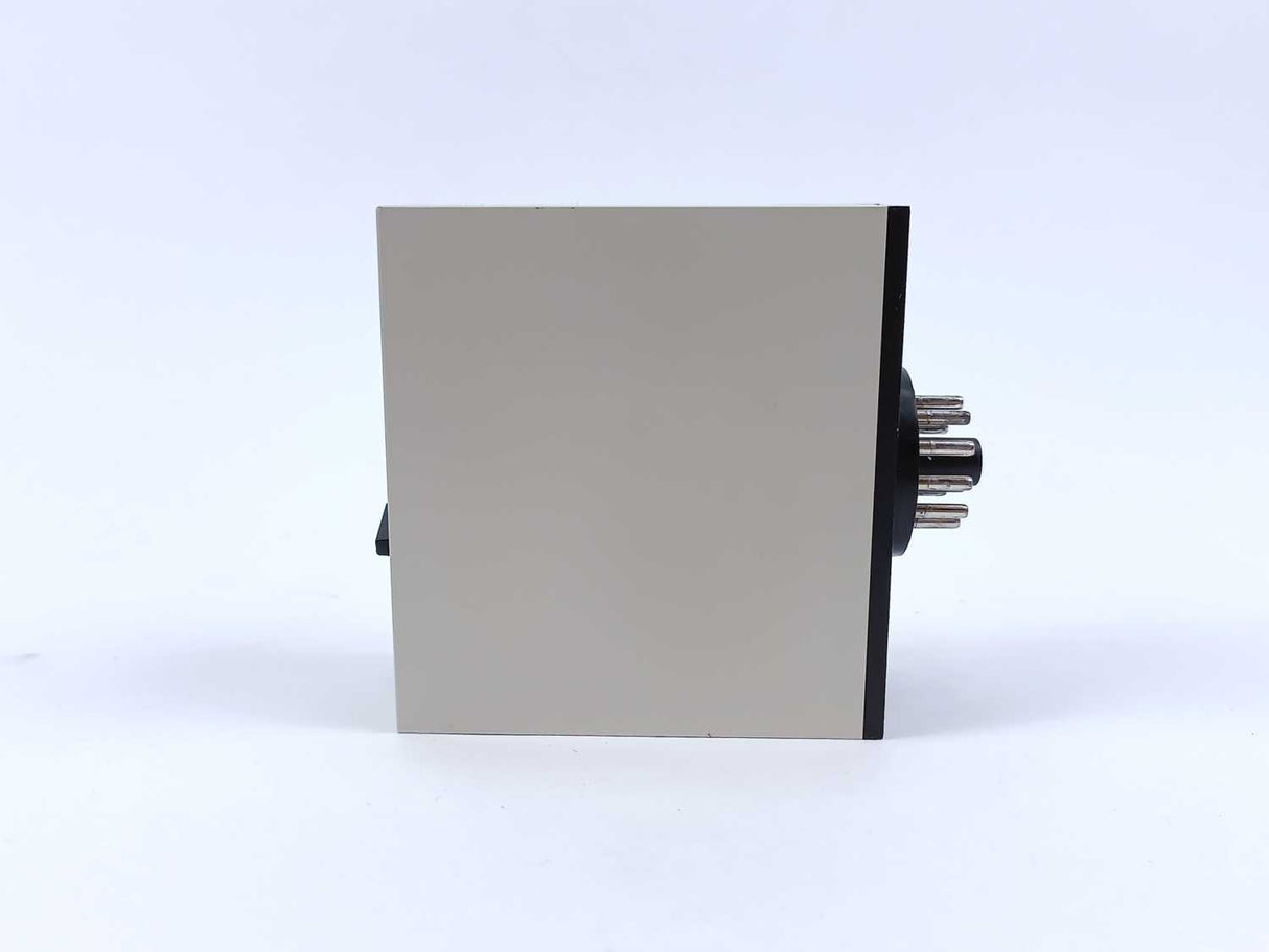 Electromatic SA 105 220 8-180 sec. 220 VAC Relay. Delay on Operate