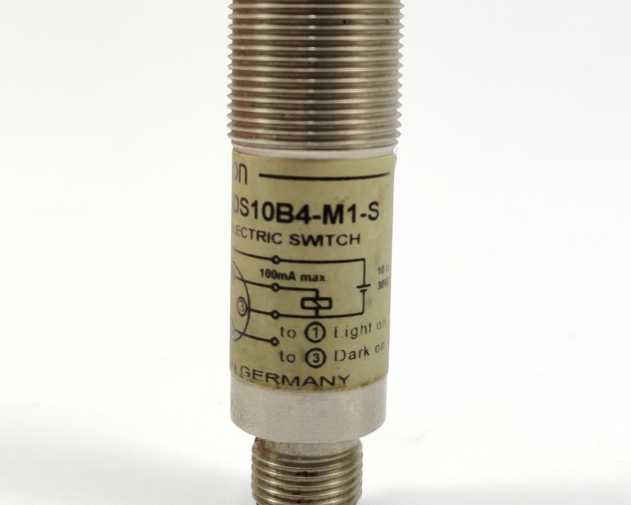OMRON E3F2-DS10B4-M1-S Photoelectric Sensors
