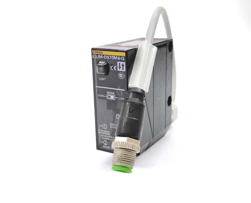 OMRON E3JM-DS70M4-G Photoelectric Sensor