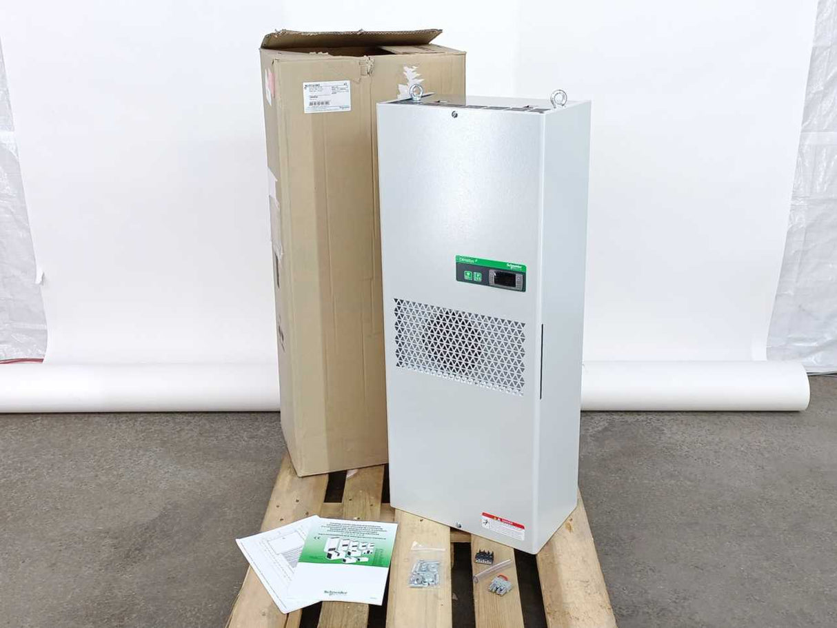Schneider Electric NSYCU1K2 ClimaSys Cooling Unit 1200W Side 230V 50/60Hz