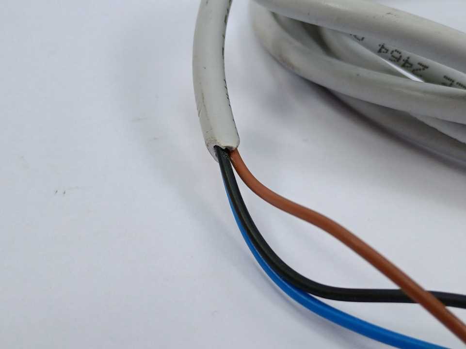 Micro Detectors AT1/AP-2A8R Inductive proximity switch