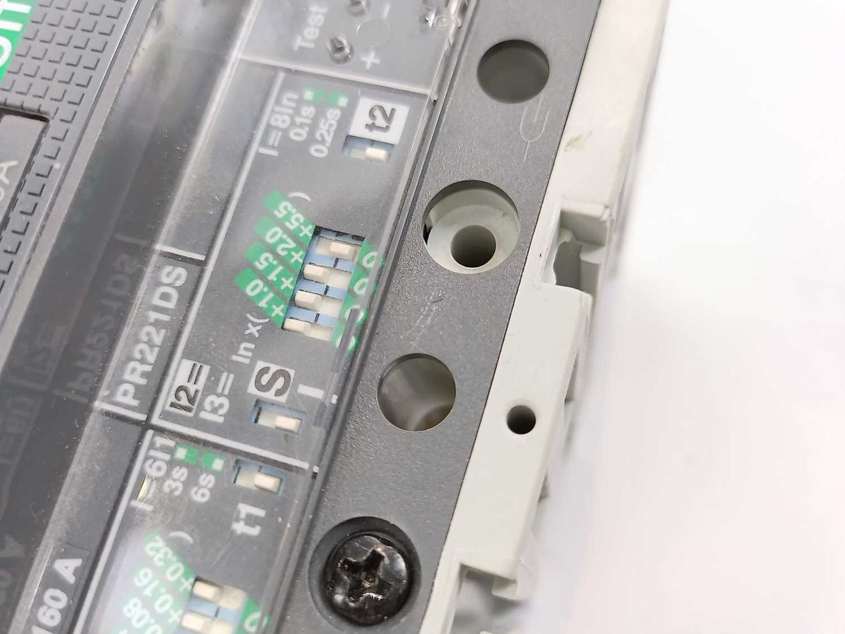 ABB 1SDA051157R1 T2L160 Service Breakers