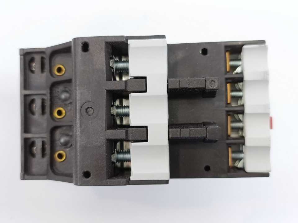 Eaton XTOB004BC1 ZB12-4 Overload Relay 2.4-4A