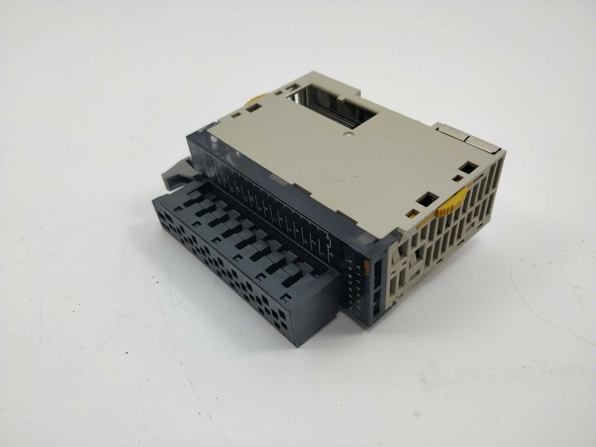 OMRON CJ1W-ID211 Input Unit ID211 24V DC 7mA