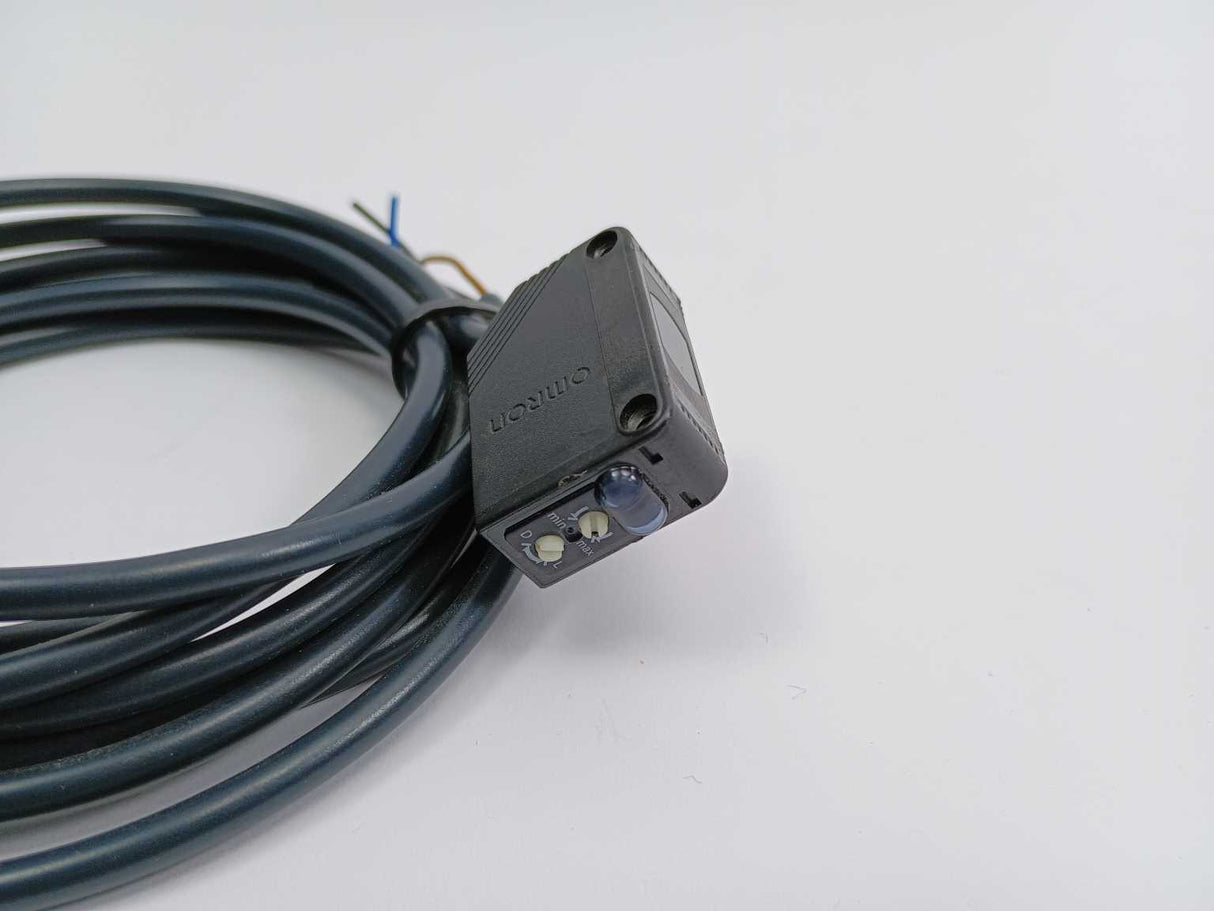 OMRON E3Z-T81-D Photoelectric Sensor