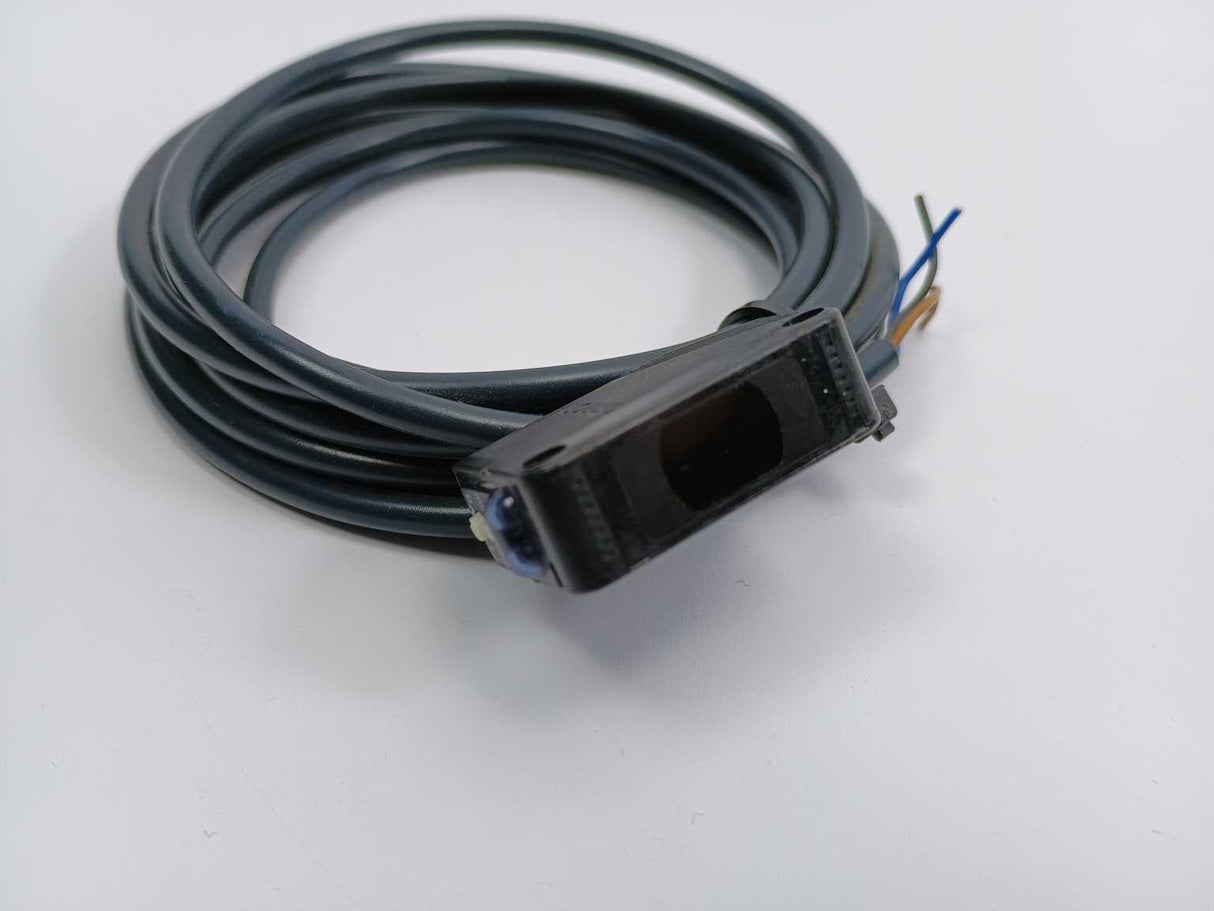 OMRON E3Z-T81-D Photoelectric Sensor