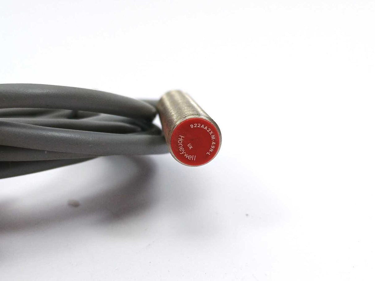 Honeywell 922AA2XM-A9N-L Proximity switch. M12 Shielded