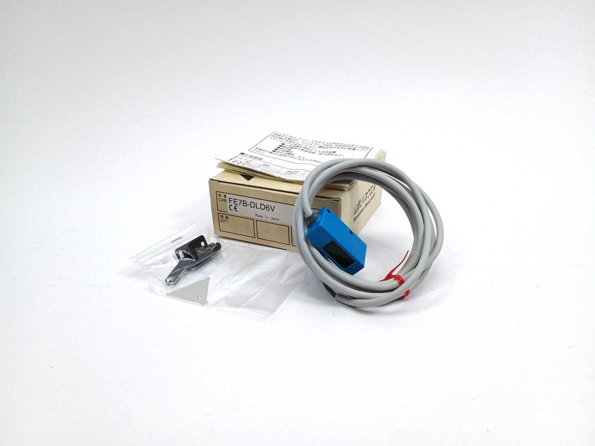 Yamatake / Honeywell FE7B-DLD6V Photoelectric Sensor