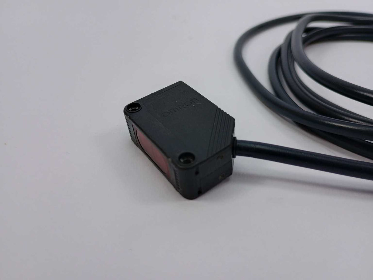 OMRON E3Z-D81 PHOTOELECTRIC SWITCH 1,4m 12-24V DC