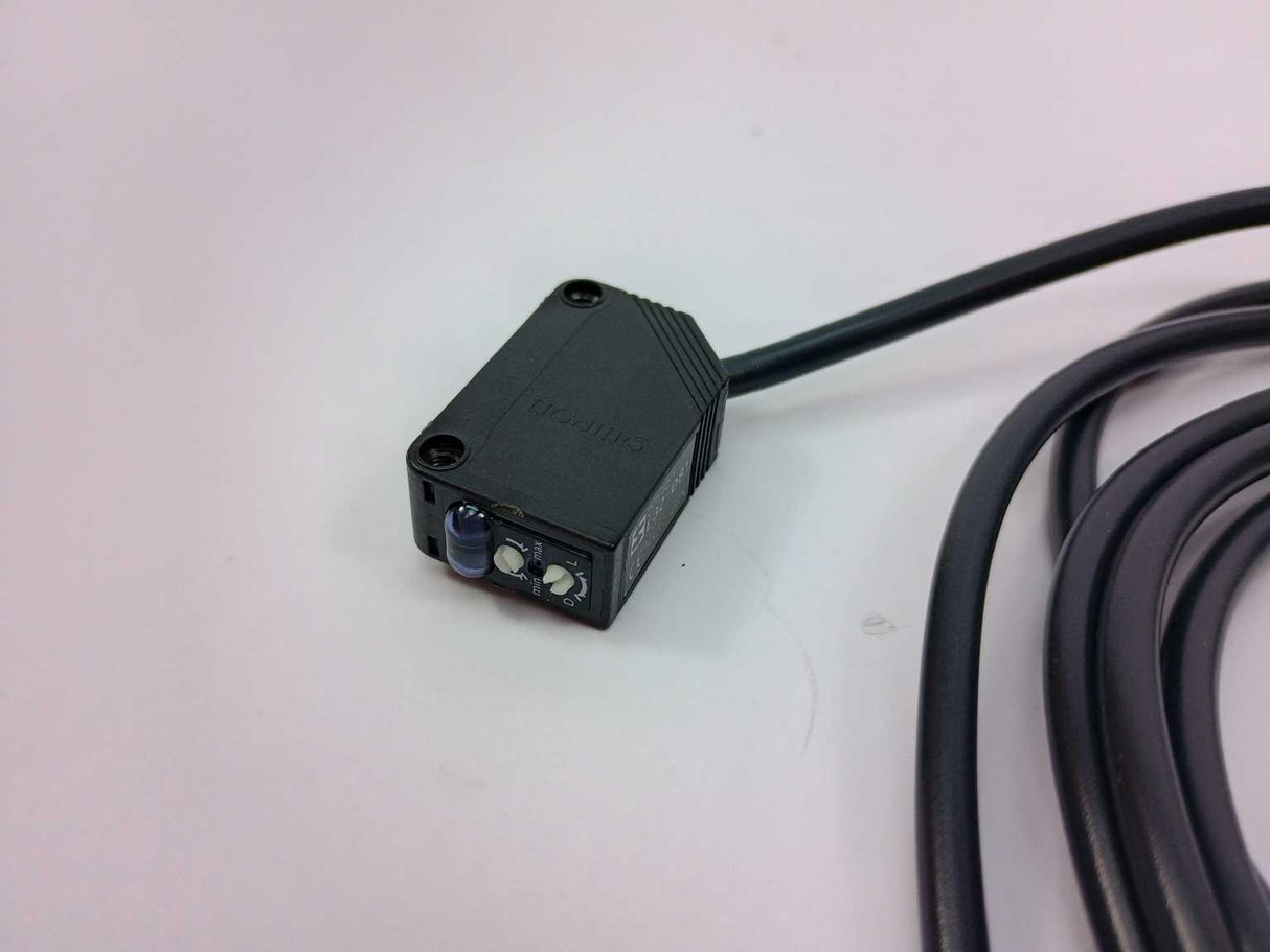 OMRON E3Z-D81 PHOTOELECTRIC SWITCH 1,4m 12-24V DC