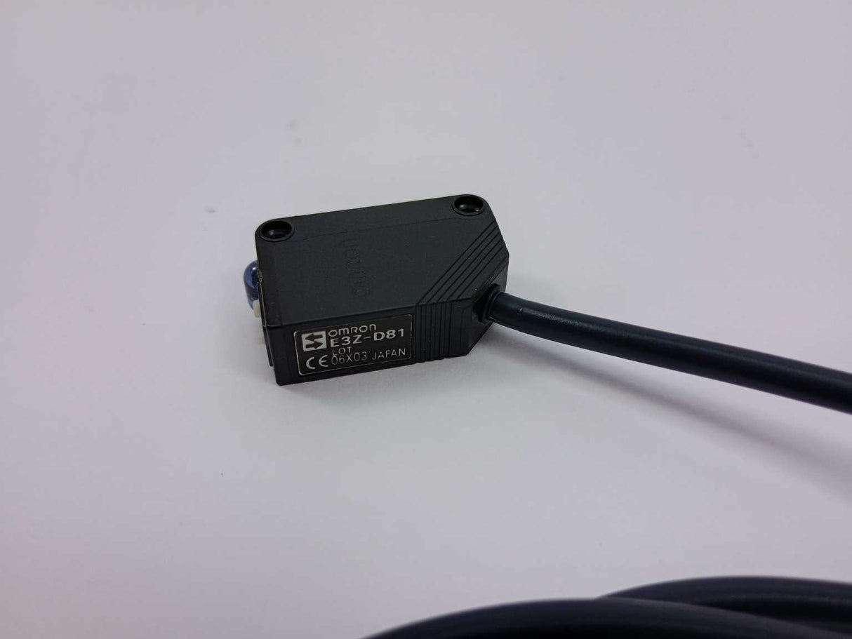 OMRON E3Z-D81 PHOTOELECTRIC SWITCH 1,4m 12-24V DC