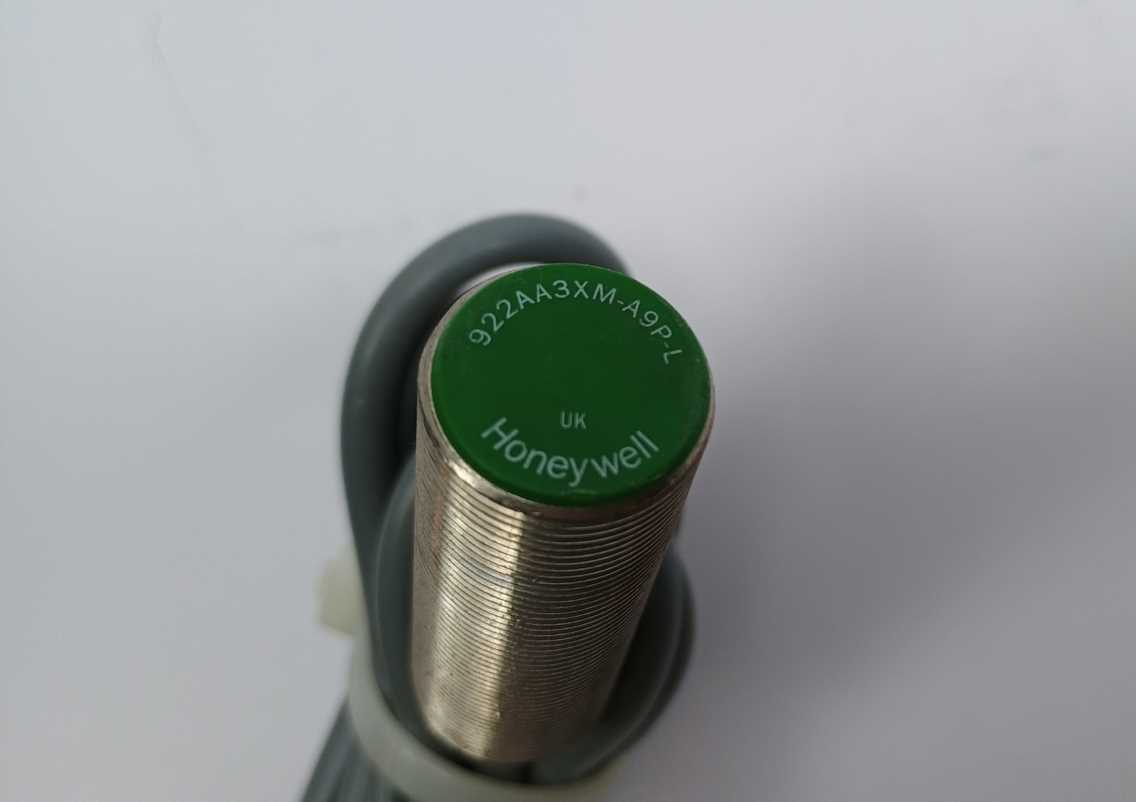 Honeywell 922AA3XM-A9P-L Micro Switch. Green top