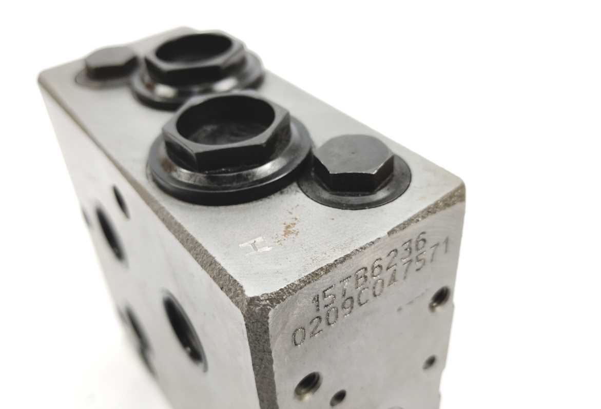 Danfoss 157B6236 PVB 32 Basic Module with Damped Compensator