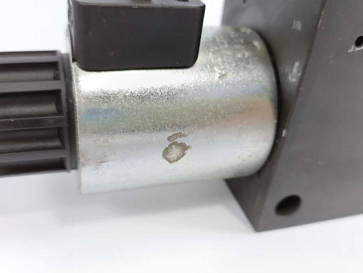 Duplomatic 0105076 Hydraulic Directional Control Valve w/ C22-D24K1/10