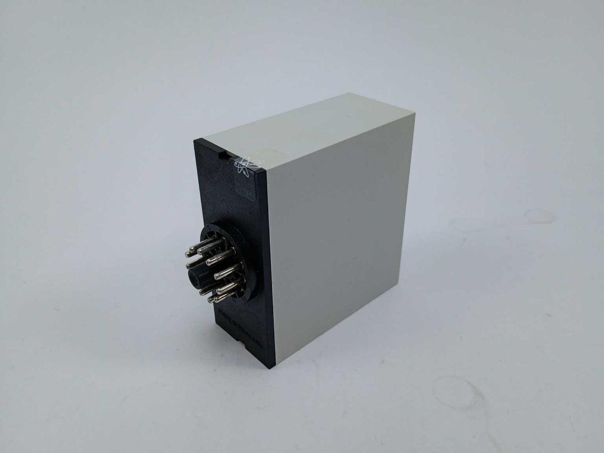 Electromatic SA 105 220 8-180 sec. 220 VAC Relay. Delay on Operate