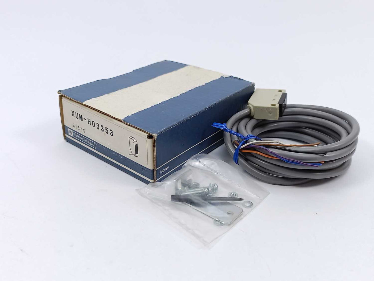 TELEMECANIQUE XUM-H03353 Photo-Electric Sensor