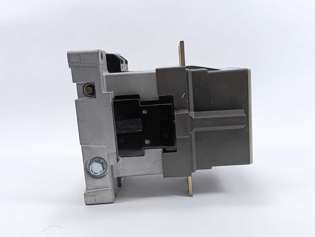 Siemens 3TB5617-0A 3 - Phase Contactor, Coil 264V 60Hz