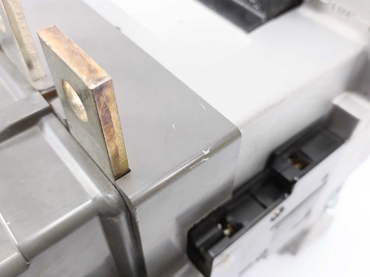 Siemens 3TB5617-0A 3 - Phase Contactor, Coil 264V 60Hz