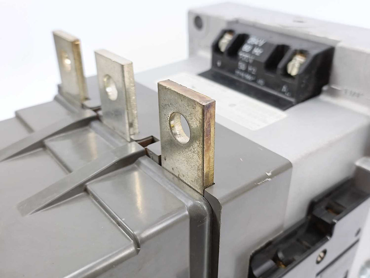 Siemens 3TB5617-0A 3 - Phase Contactor, Coil 264V 60Hz