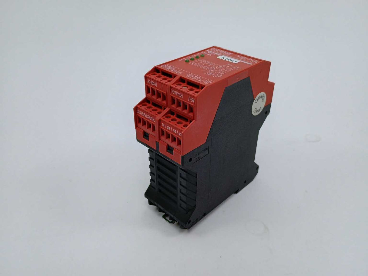 Schneider Electric XPSAK371144P Safety Relay