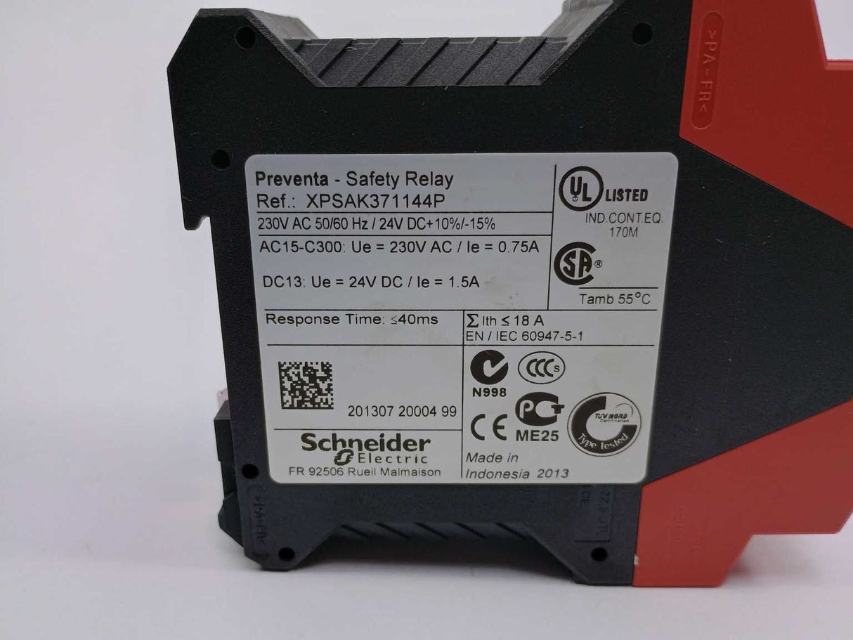 Schneider Electric XPSAK371144P Safety Relay