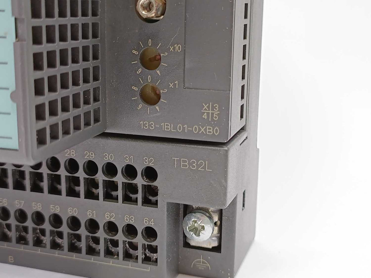 Siemens 6ES7133-1BL01-0XB0 SIMATIC In/Output Module W/6ES7193-1CL00-0XA0