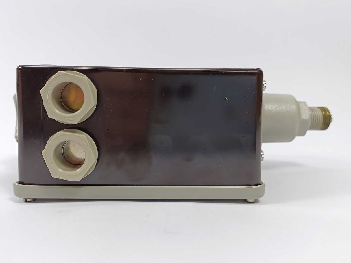 Danfoss 017-5237 RT200 Pressure Control, broken plastik on top