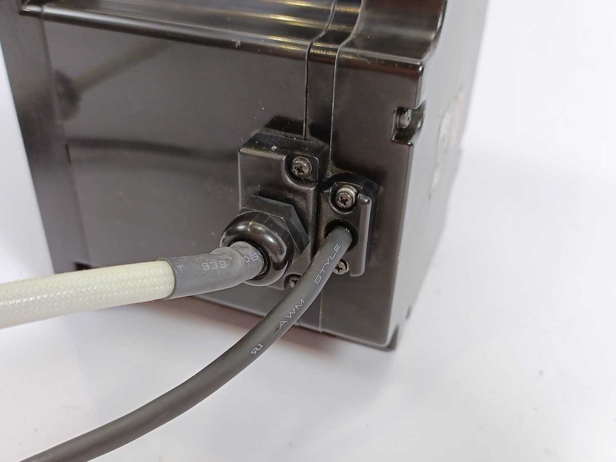 OMRON / YASKAWA SGMPH-15D1A61D-0Y AC Servo Motor