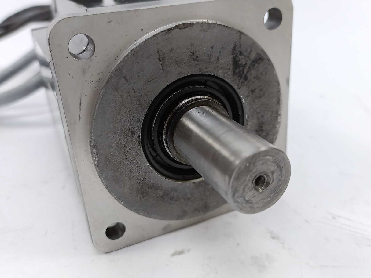 Mitsubishi HF-KP73JW04-S6 Servo Motor w/ Cables