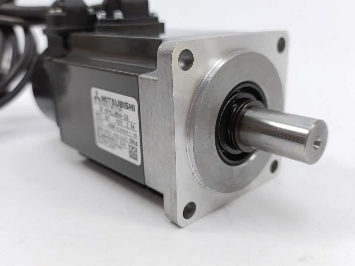 Mitsubishi HF-KP43JW04-S6 Servo Motor w/ Cable