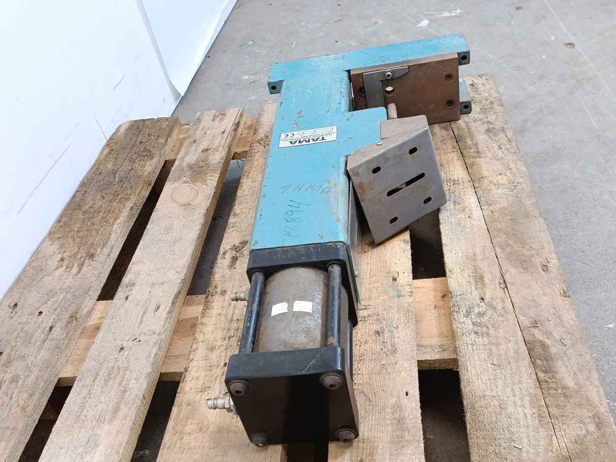 Demo Tama 63107 Pneumatic Punching Unit