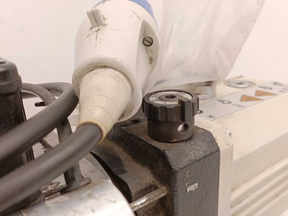 Leybold Vakuum 140000 TRIVAC D2,5 Rotary Vane Vacuum Pump